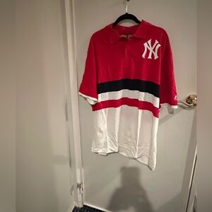 Men’s Majestic New York Yankees Polo Shirt. Size XL.
